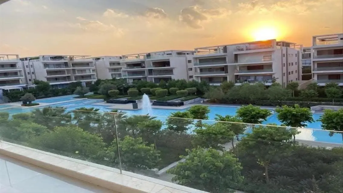 Luxury Lake View Apartment with Private Garage