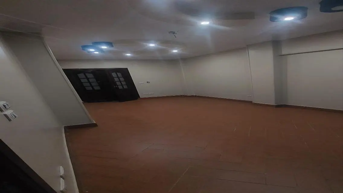 شقة مميزة للإيجار بمساحة واسعة