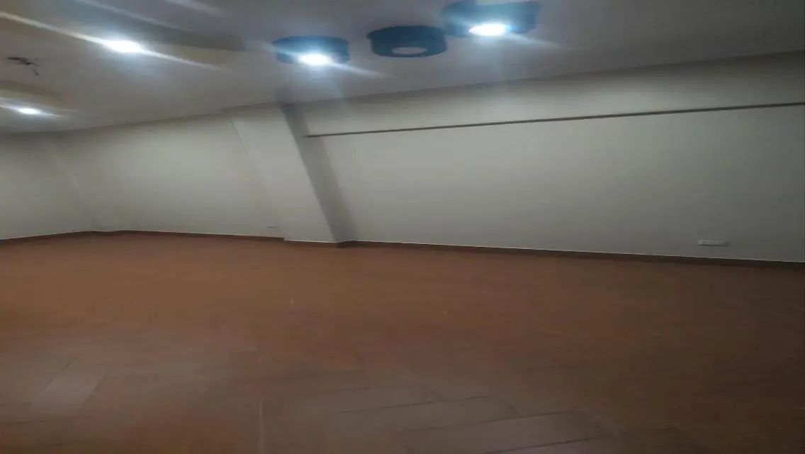 شقة مميزة للإيجار بمساحة واسعة