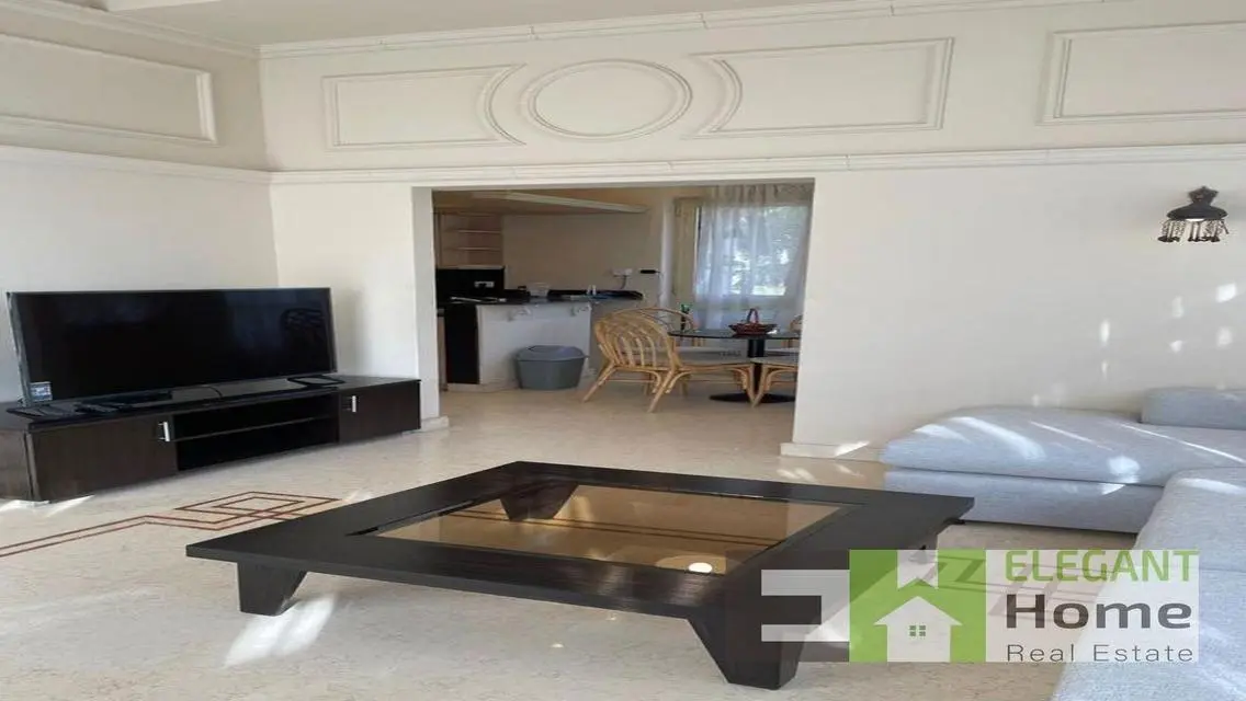 Luxury Apartment with 4500 Square Meter View of Lakes