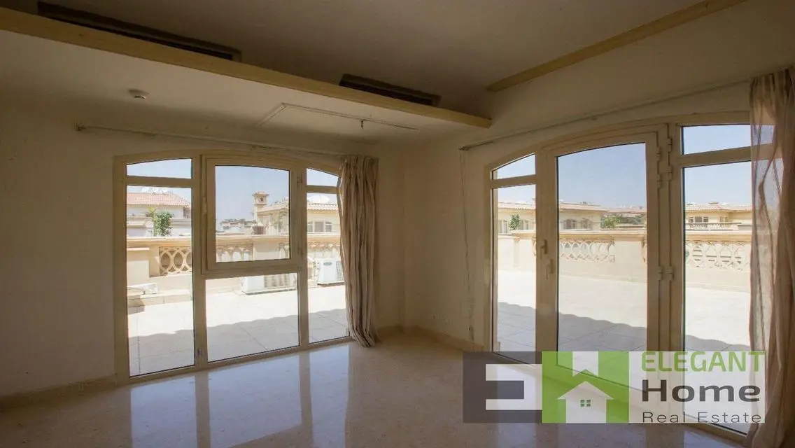 Luxury Apartment with 4500 Square Meter View of Lakes