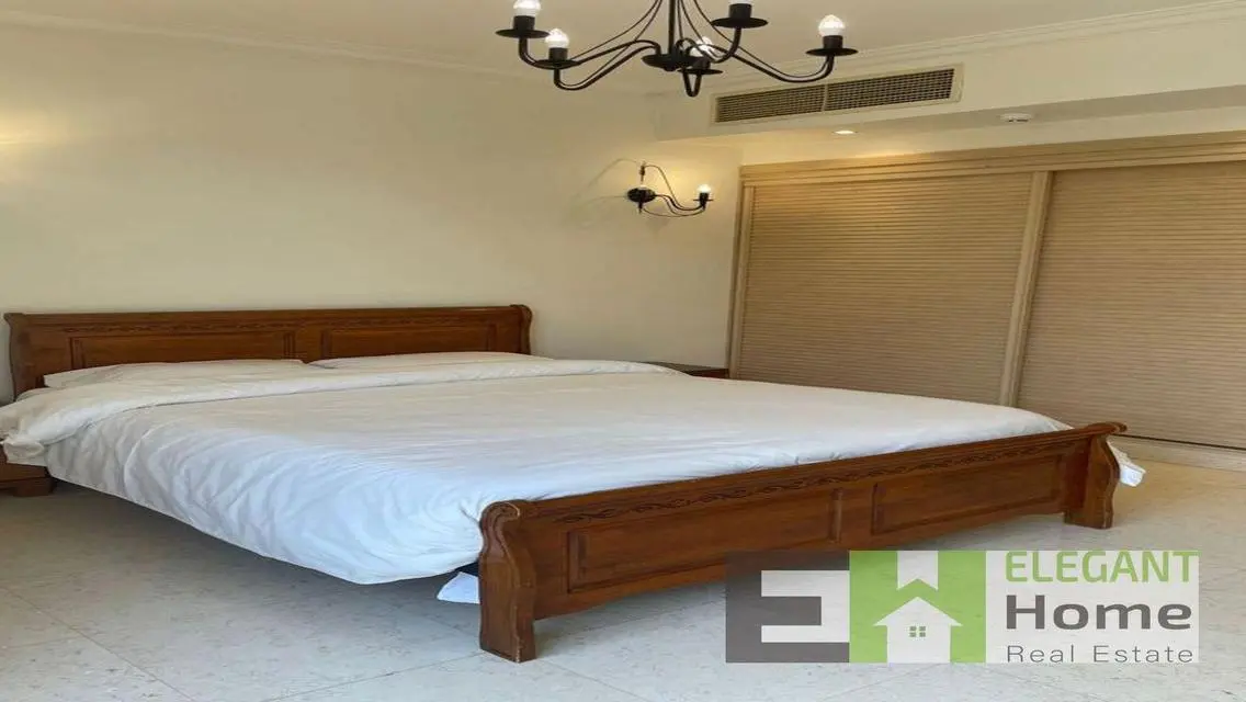 Luxury Apartment with 4500 Square Meter View of Lakes
