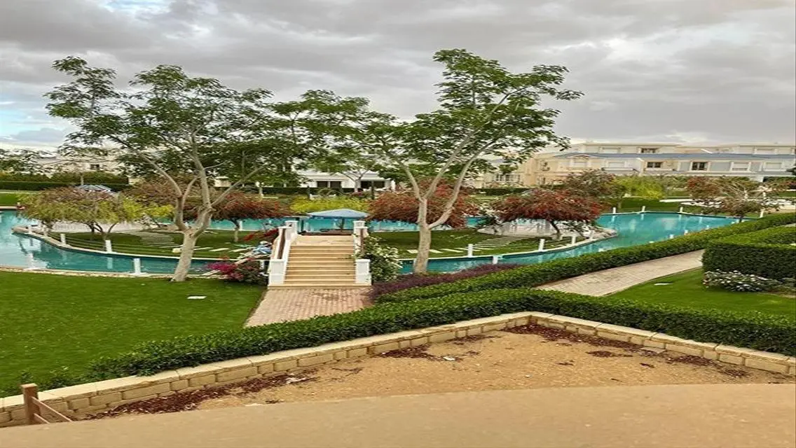 فيلا فاخرة بإطلالة جبلية في مدينتي 6 أكتوبر