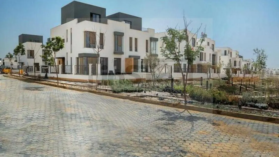 Luxury Property with Private Balcony and Pool in the City Center