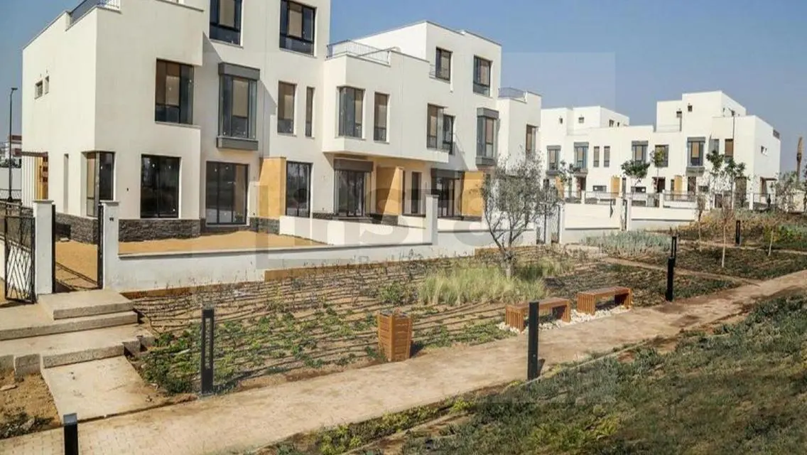 Luxury Property with Private Balcony and Pool in the City Center