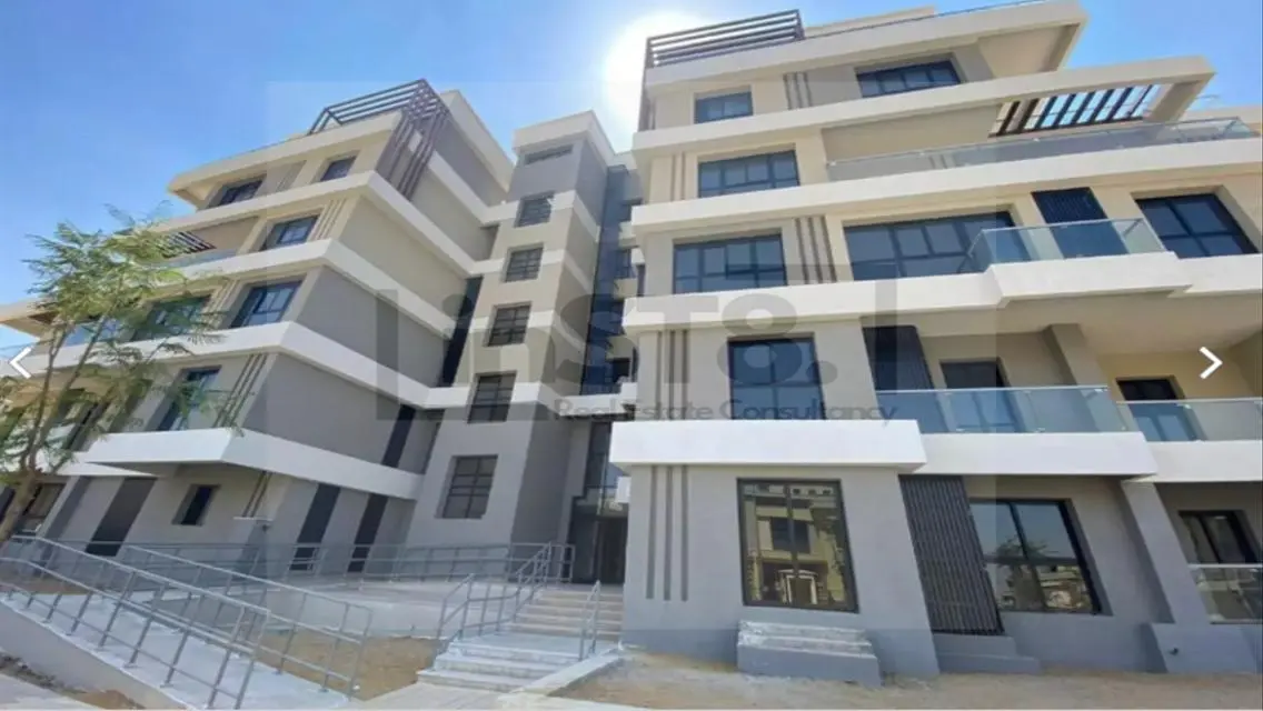 Luxury Property with Private Balcony and Pool in the City Center