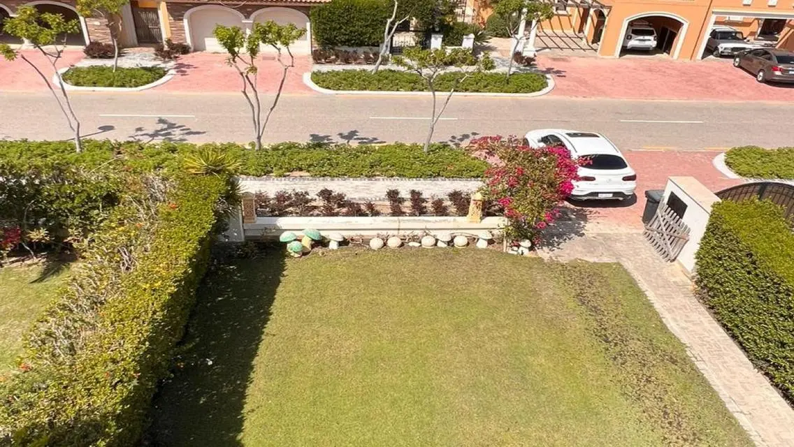 Luxury Villa for Sale with 341 sqm, Garden and Shared Pool