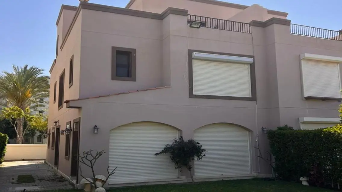 Luxury Villa for Sale with 341 sqm, Garden and Shared Pool