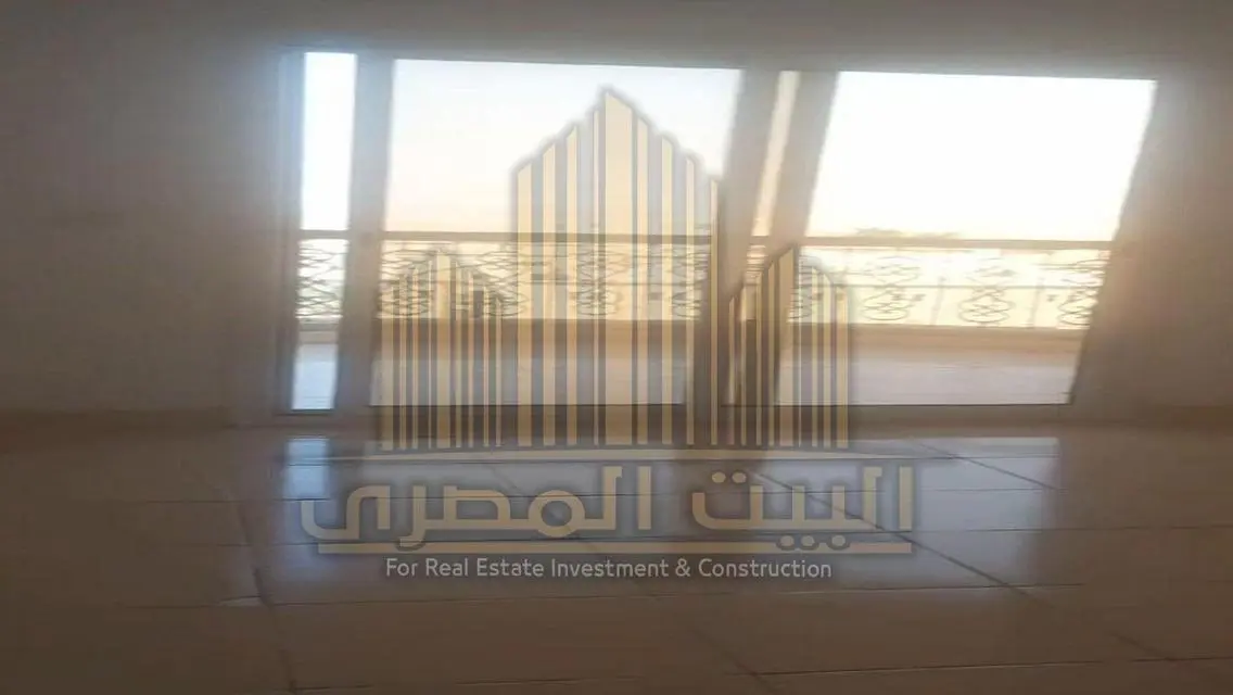 شقة رائعة بمساحة كبيرة  في قلب المدينة