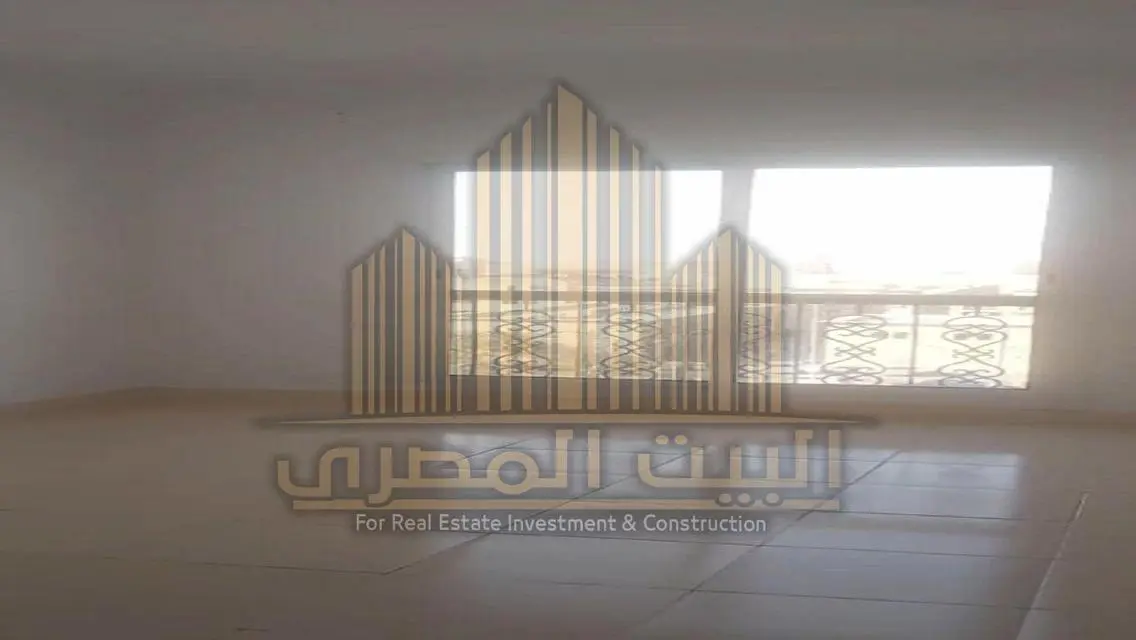 شقة رائعة بمساحة كبيرة  في قلب المدينة