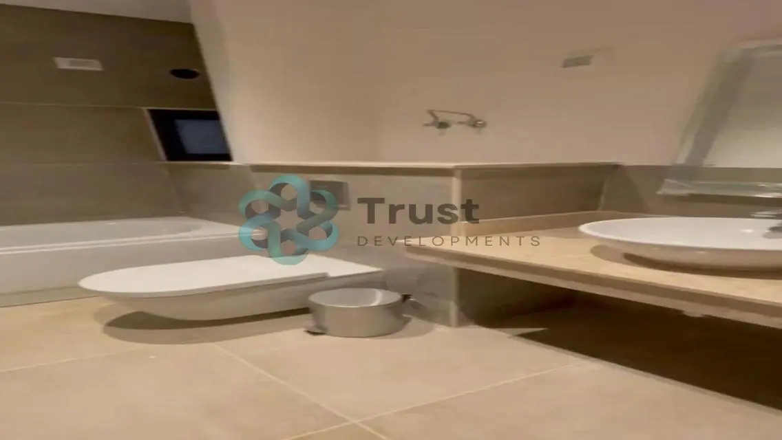 Luxury Apartment with Private Garden and Stunning View