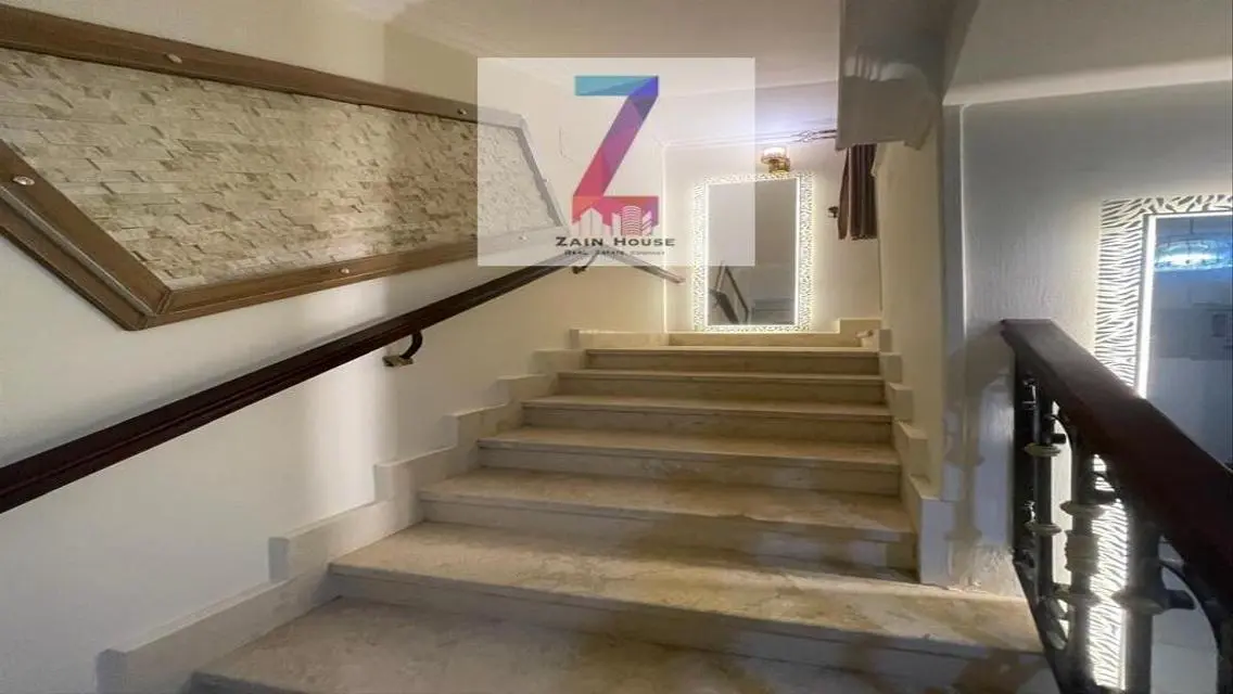شقة فاخرة للبيع - شرفة متميزة