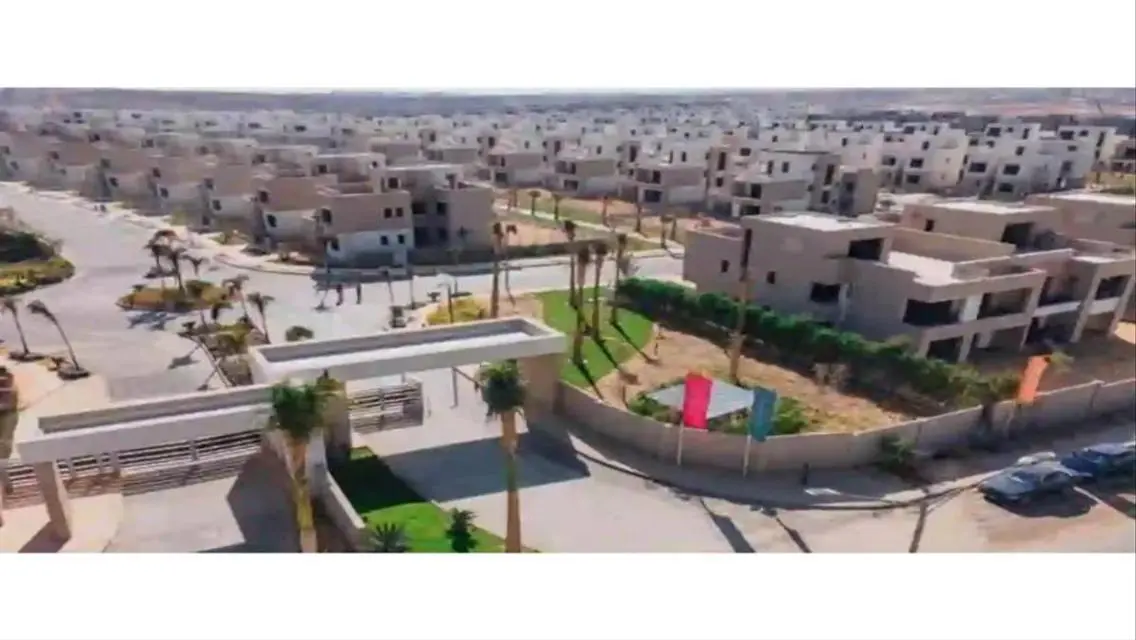 شقة فاخرة مع حديقة خاصة وغرفة خادمة