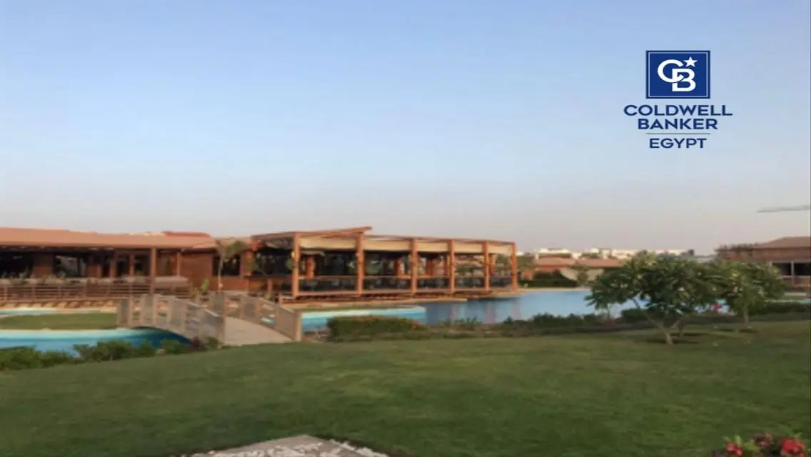 فيلا فاخرة بـ 12 غرفة مع مسبح خاص وحديقة في AUC
