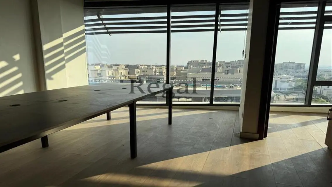 Luxurious Office for Sale at an Attractive Price in Sheikh Zayed - Beverly Hills