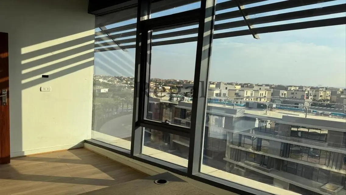Luxurious Office for Sale at an Attractive Price in Sheikh Zayed - Beverly Hills