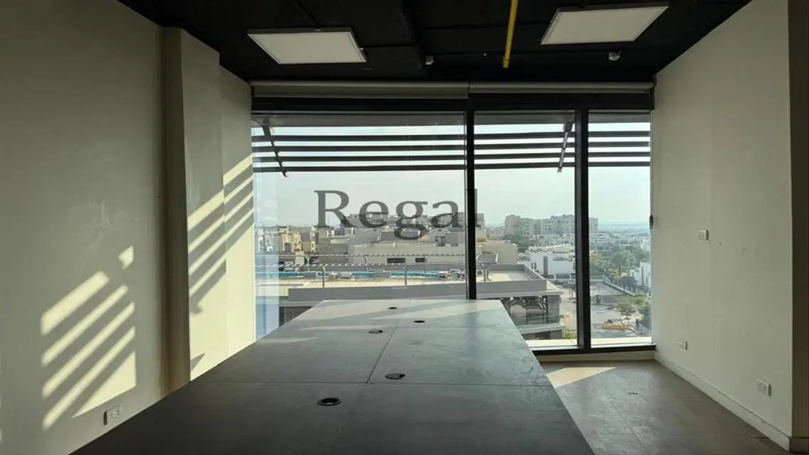 Luxurious Office for Sale at an Attractive Price in Sheikh Zayed - Beverly Hills