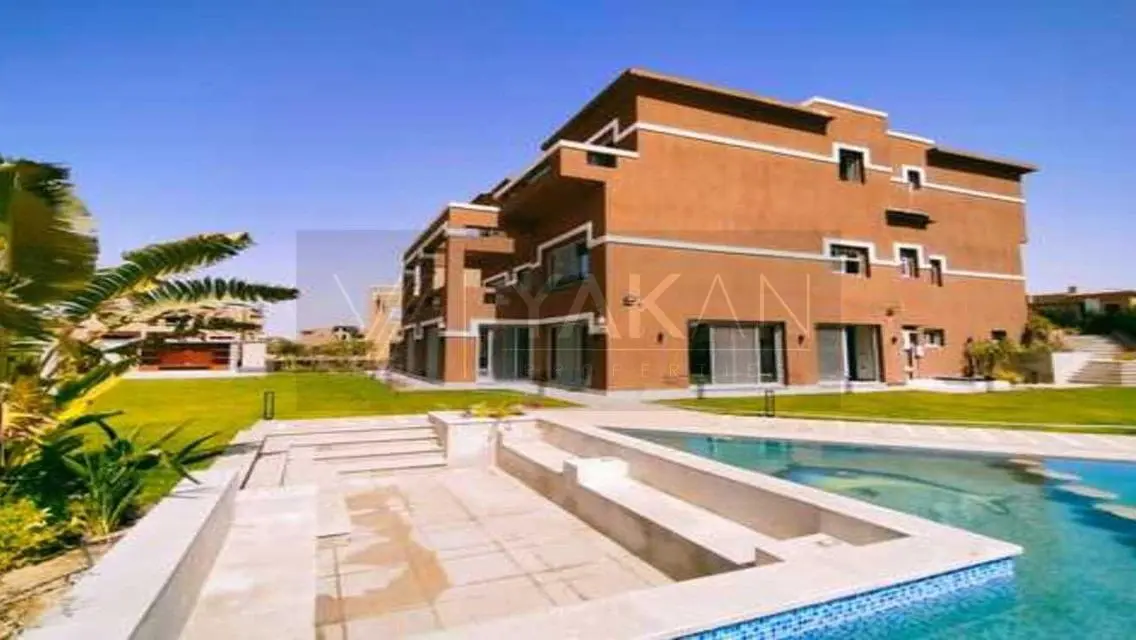 Luxurious Apartment with Lake Views and All Amenities