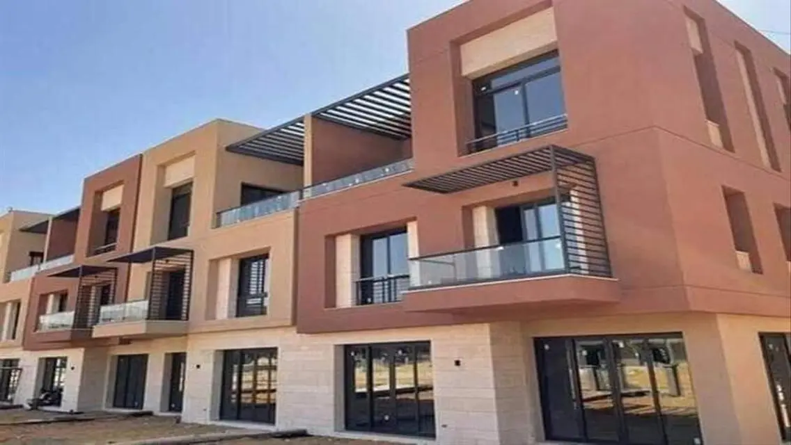 فيلا فاخرة للبيع بمساحة 5 غرف في منطقة راقية