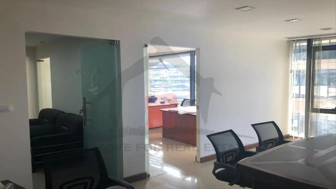 Luxurious Apartment with Comfortable Space in the Heart of the City