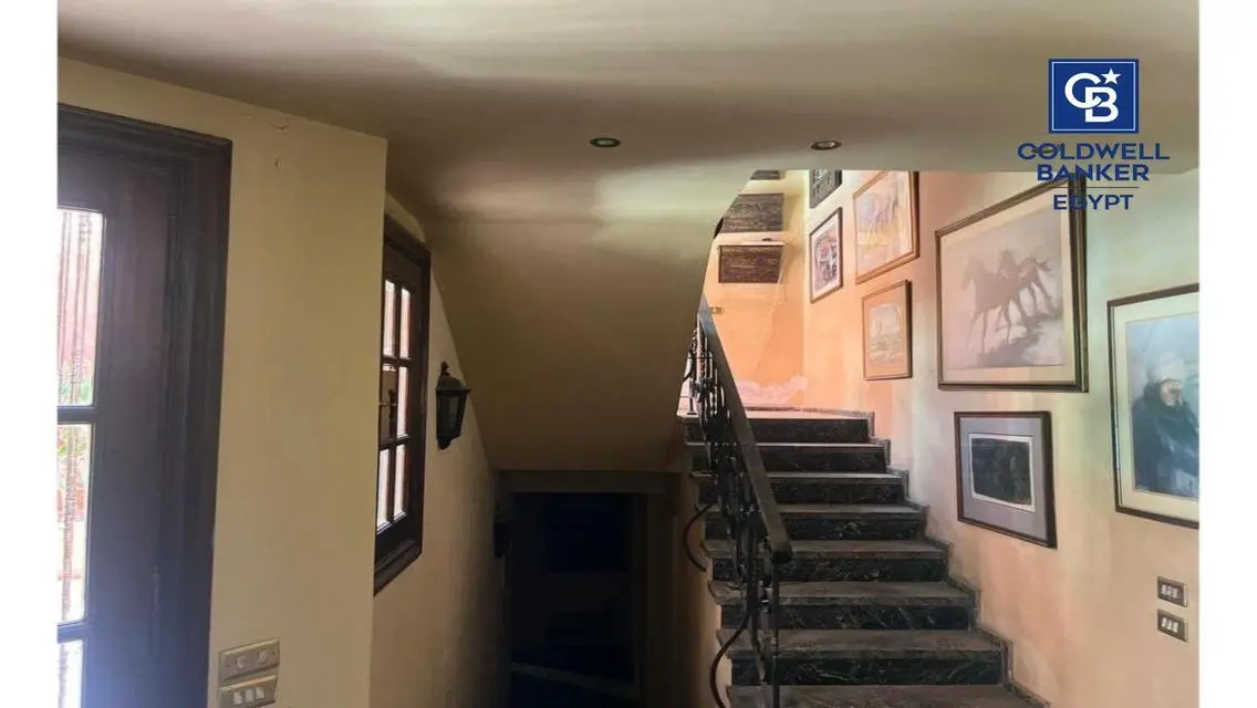 فيلا فاخرة مع حديقة ومسبح خاص