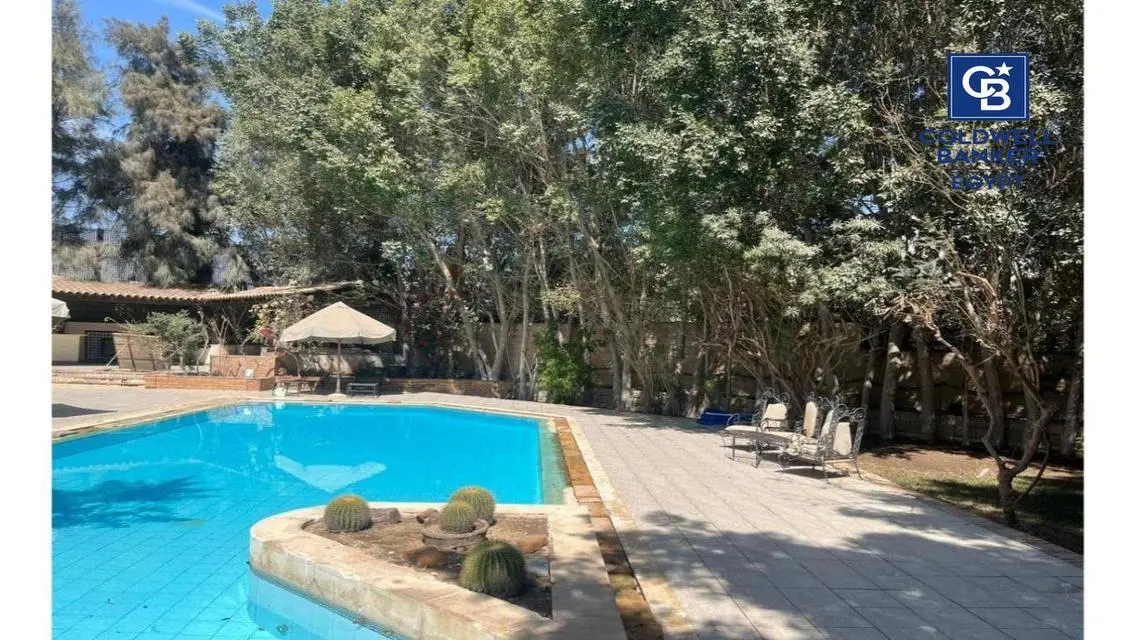فيلا فاخرة مع حديقة ومسبح خاص