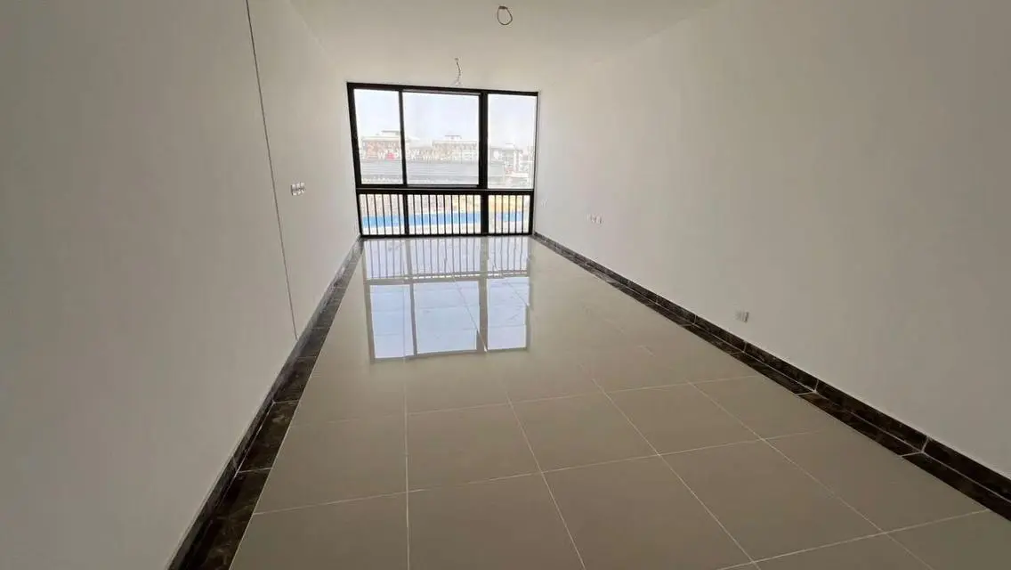 Luxurious Property Overlooking Lakes with Complete Amenities