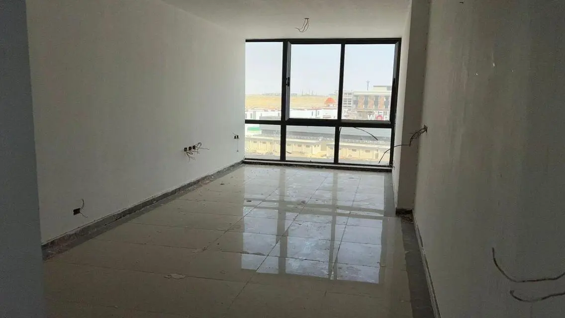 Luxurious Property Overlooking Lakes with Complete Amenities