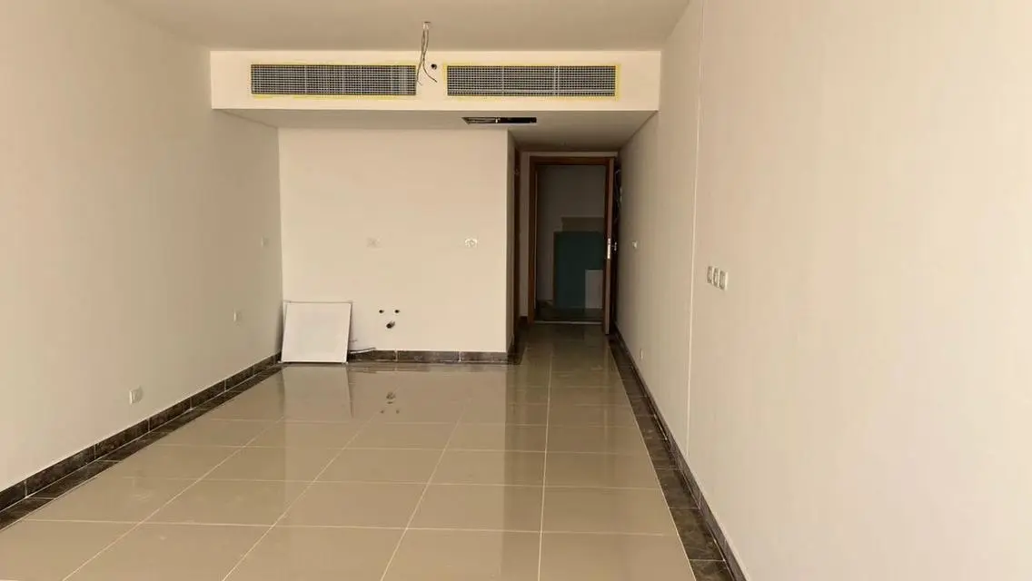 Luxurious Property Overlooking Lakes with Complete Amenities