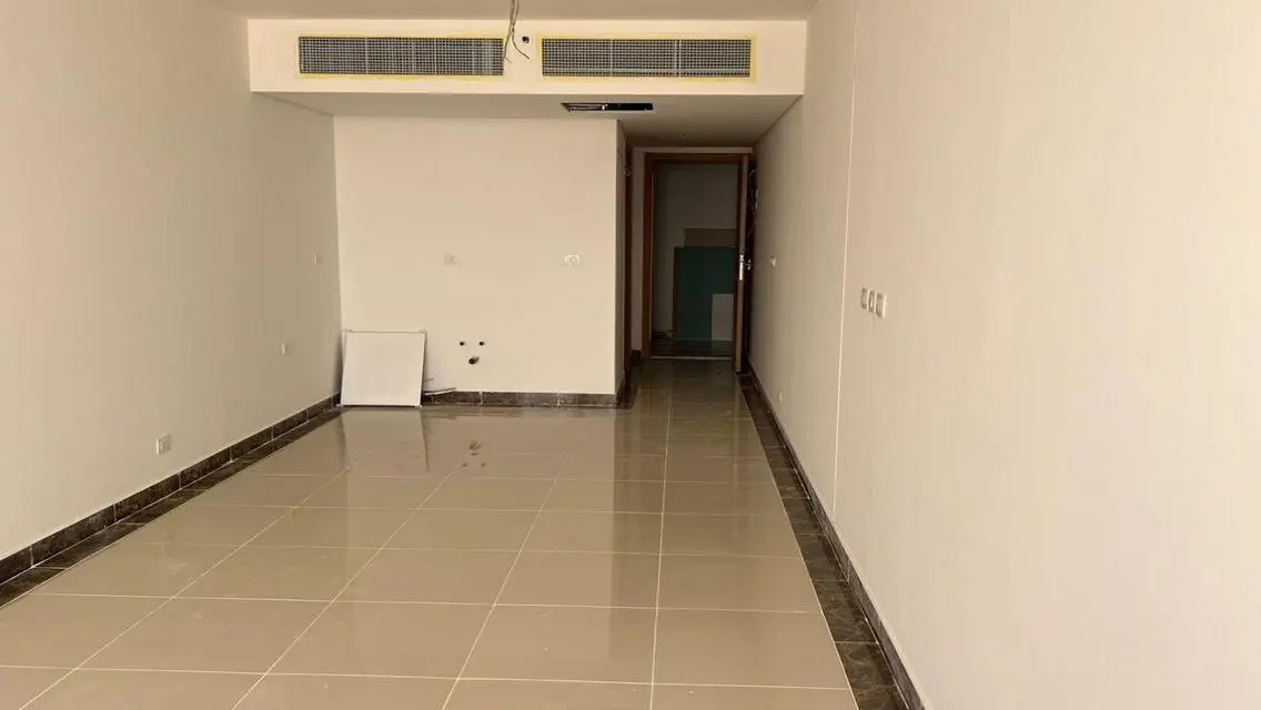 Luxurious Property Overlooking Lakes with Complete Amenities
