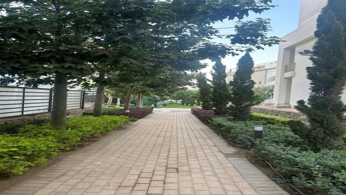 فيلا فاخرة مع أبواب على البحيرات في قلب المدينة