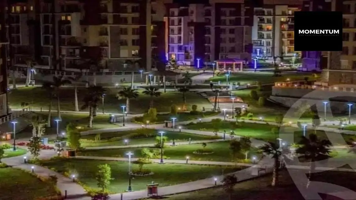 شقة رائعة مع شرفة وحارس أمن في موقع متميز