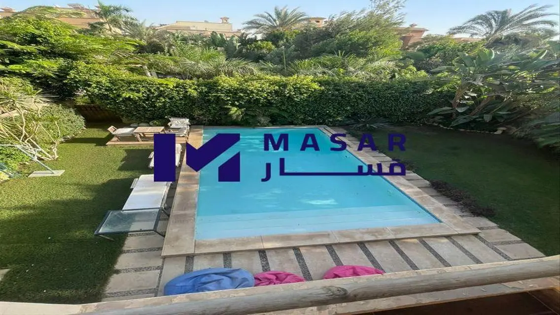 شقة للبيع مع شرفة ومسبح خاص