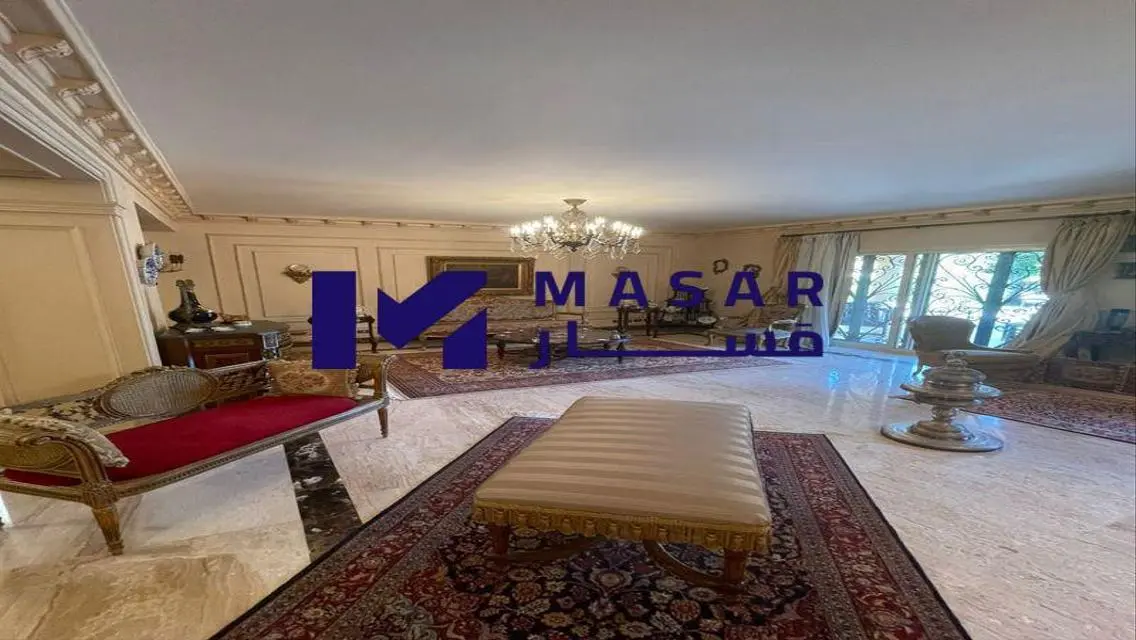 شقة للبيع مع شرفة ومسبح خاص