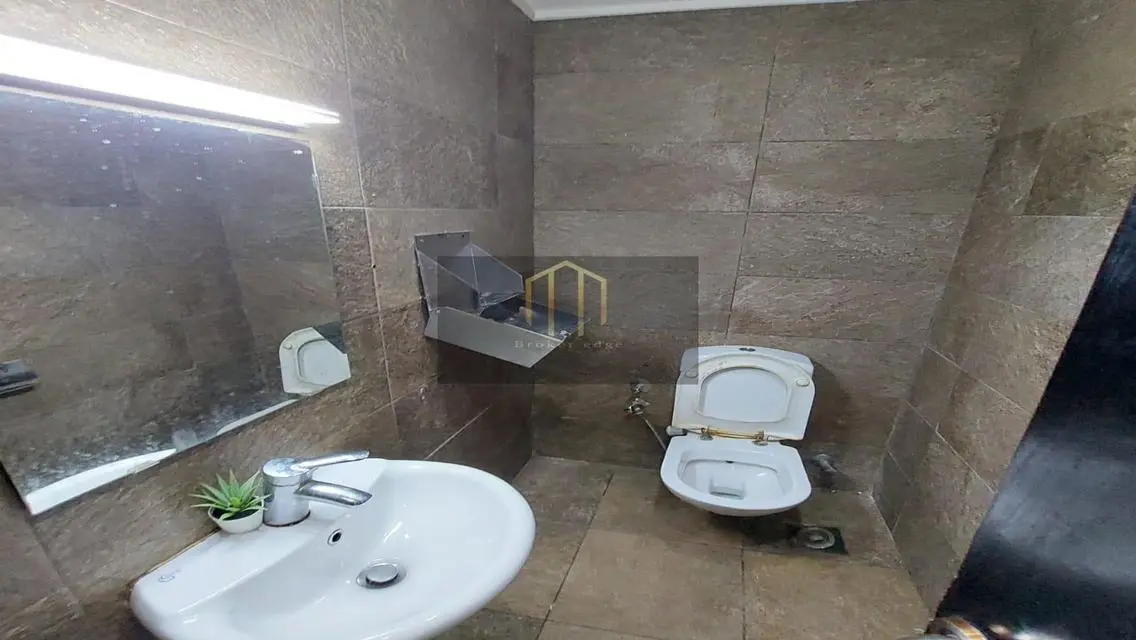 شقة مميزة بمساحة واسعة 64,000
