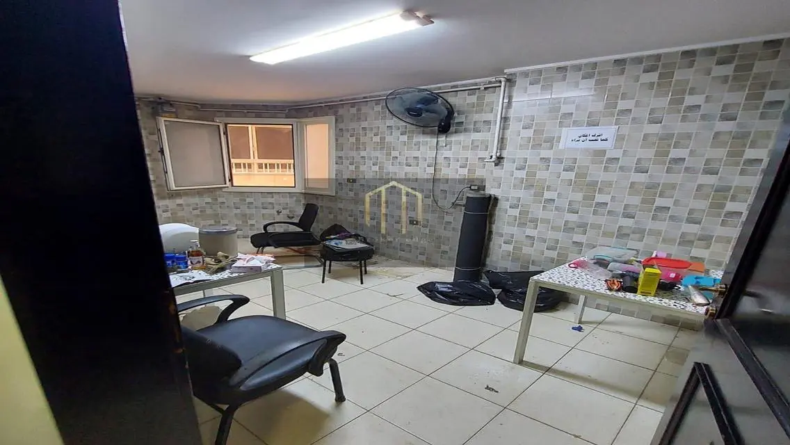 شقة مميزة بمساحة واسعة 64,000