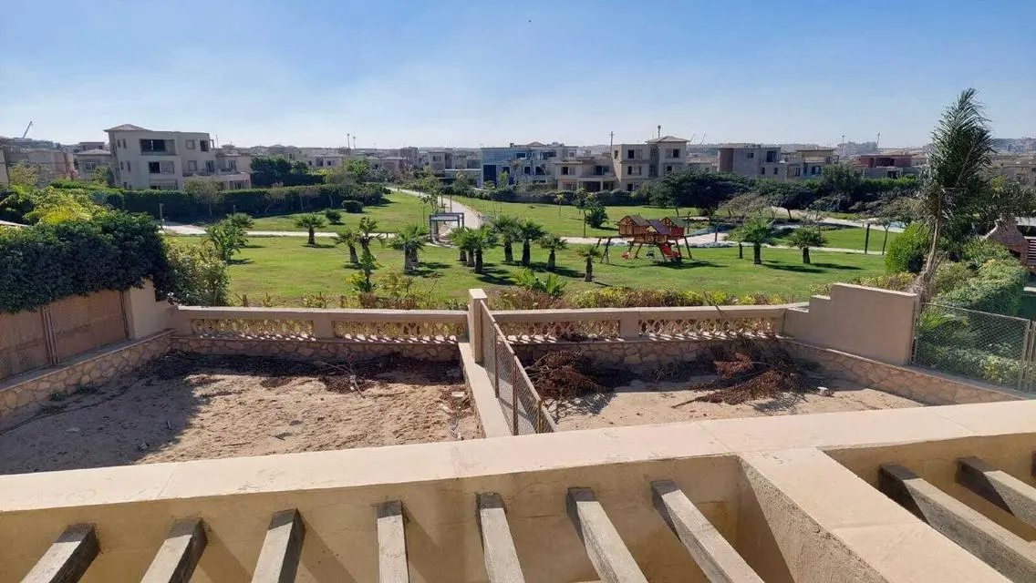 فيلا فاخرة مع حديقة وشرفة خاصة