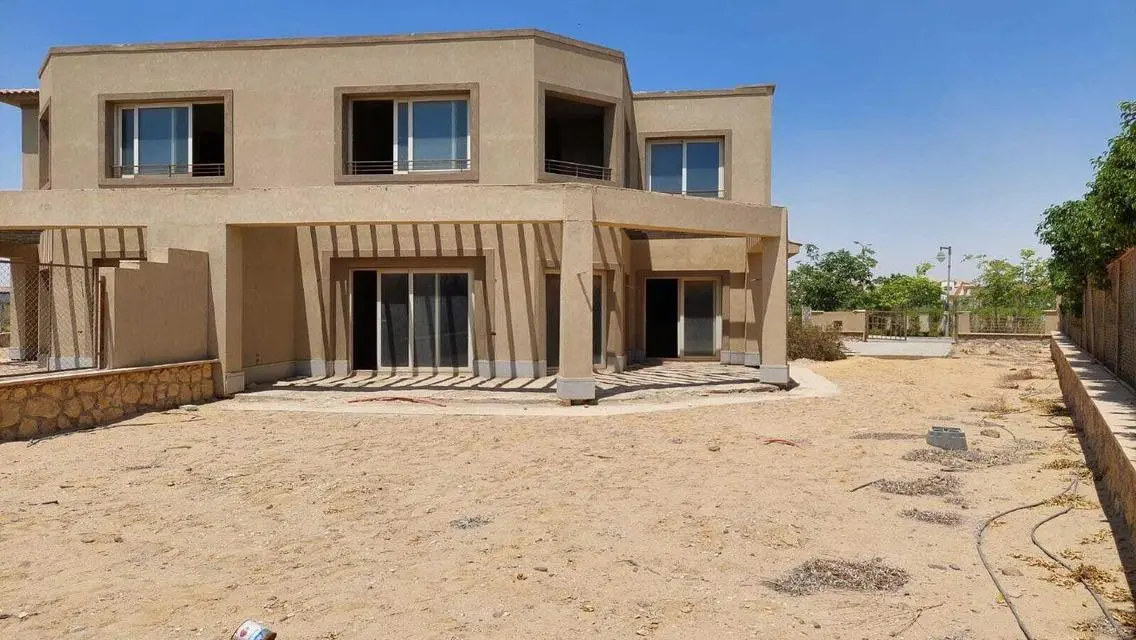 فيلا فاخرة مع حديقة وشرفة خاصة