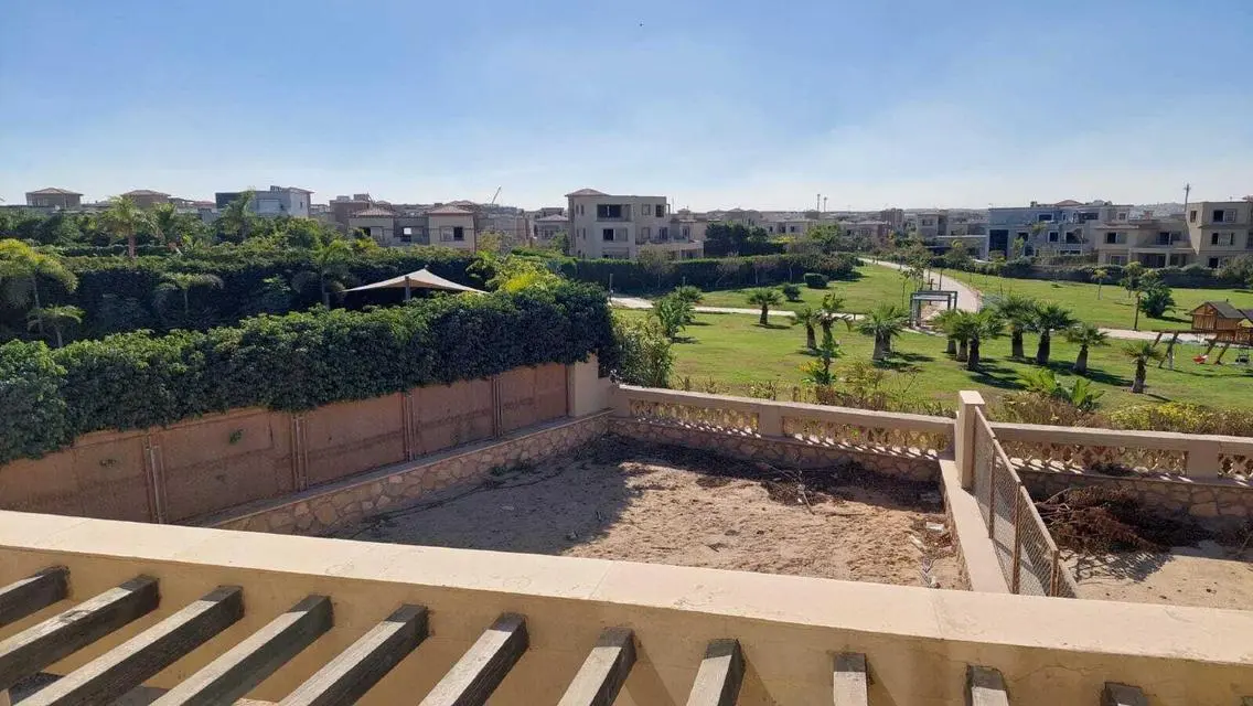 فيلا فاخرة مع حديقة وشرفة خاصة