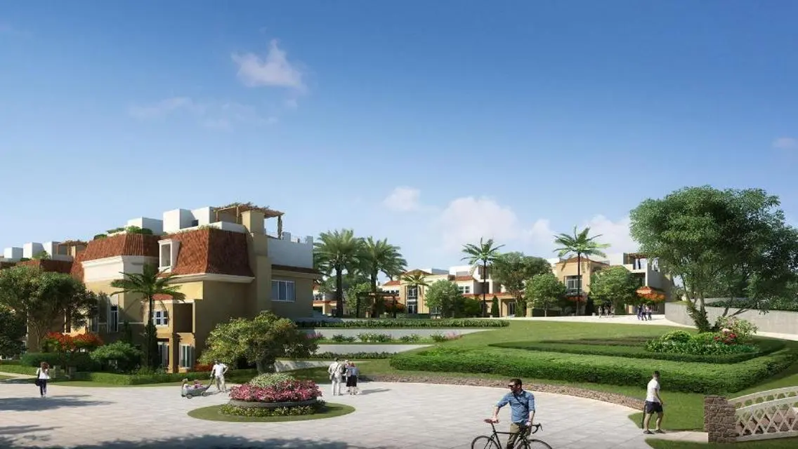 12 Room Apartment with Club Views