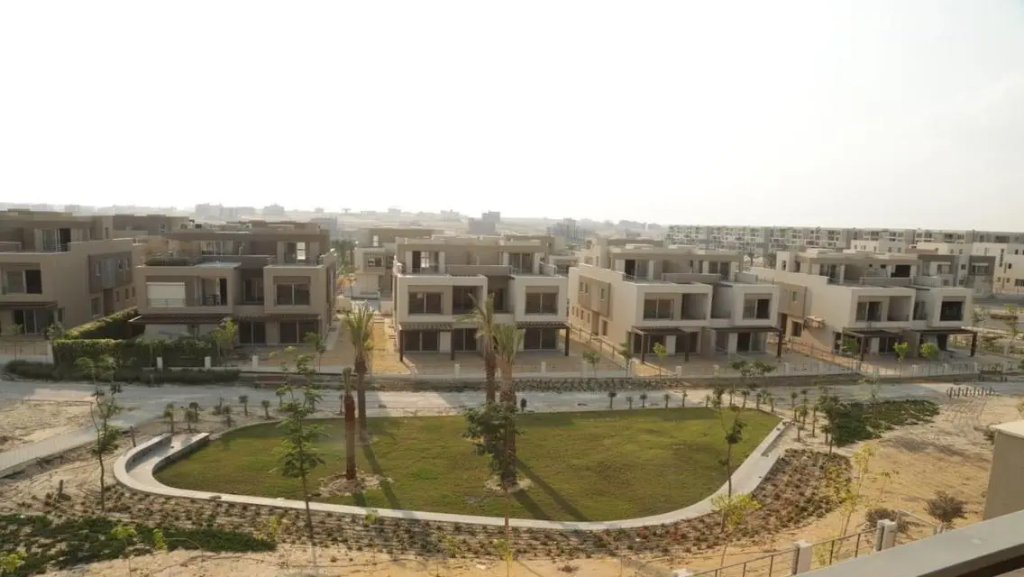 فيلا رائعة للبيع بمساحة متر مع حديقة ومسبح خاص