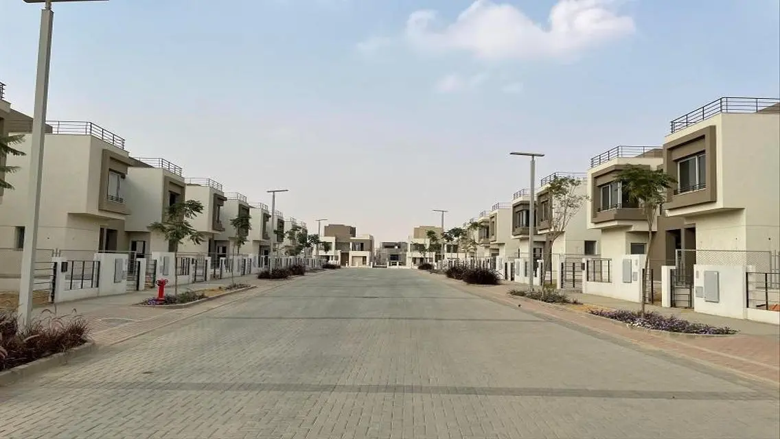 فيلا رائعة للبيع بمساحة متر مع حديقة ومسبح خاص