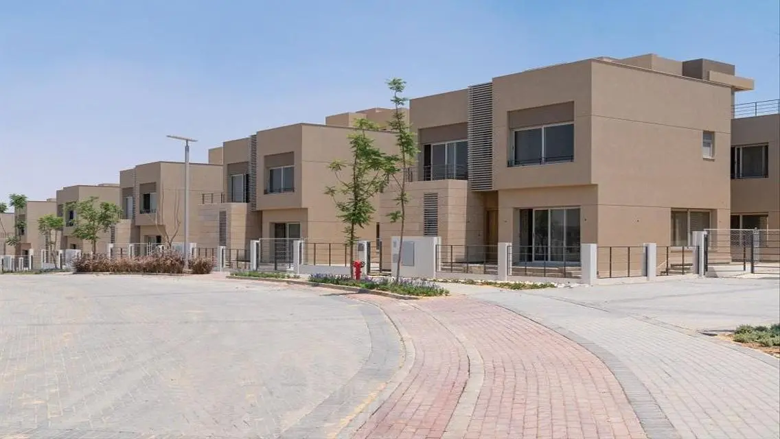 فيلا رائعة للبيع بمساحة متر مع حديقة ومسبح خاص