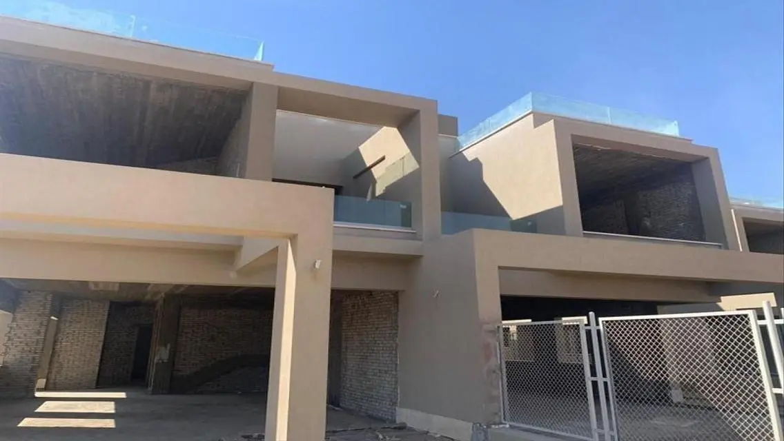 فيلا رائعة للبيع بمساحة متر مع حديقة ومسبح خاص