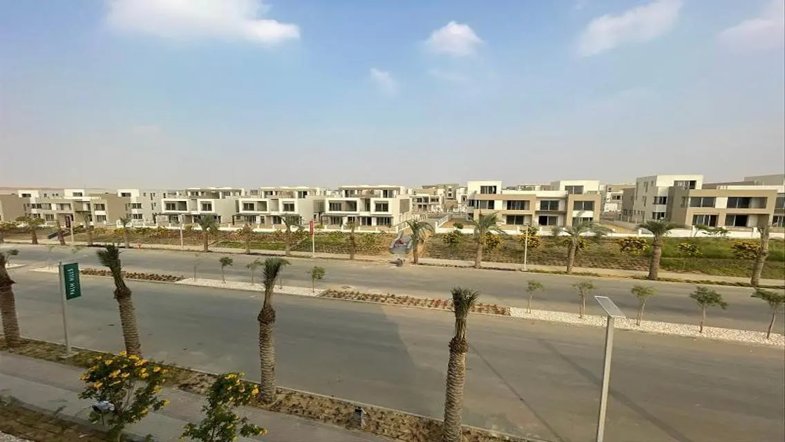 فيلا رائعة للبيع بمساحة متر مع حديقة ومسبح خاص