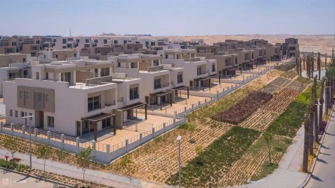 فيلا رائعة للبيع بمساحة متر مع حديقة ومسبح خاص