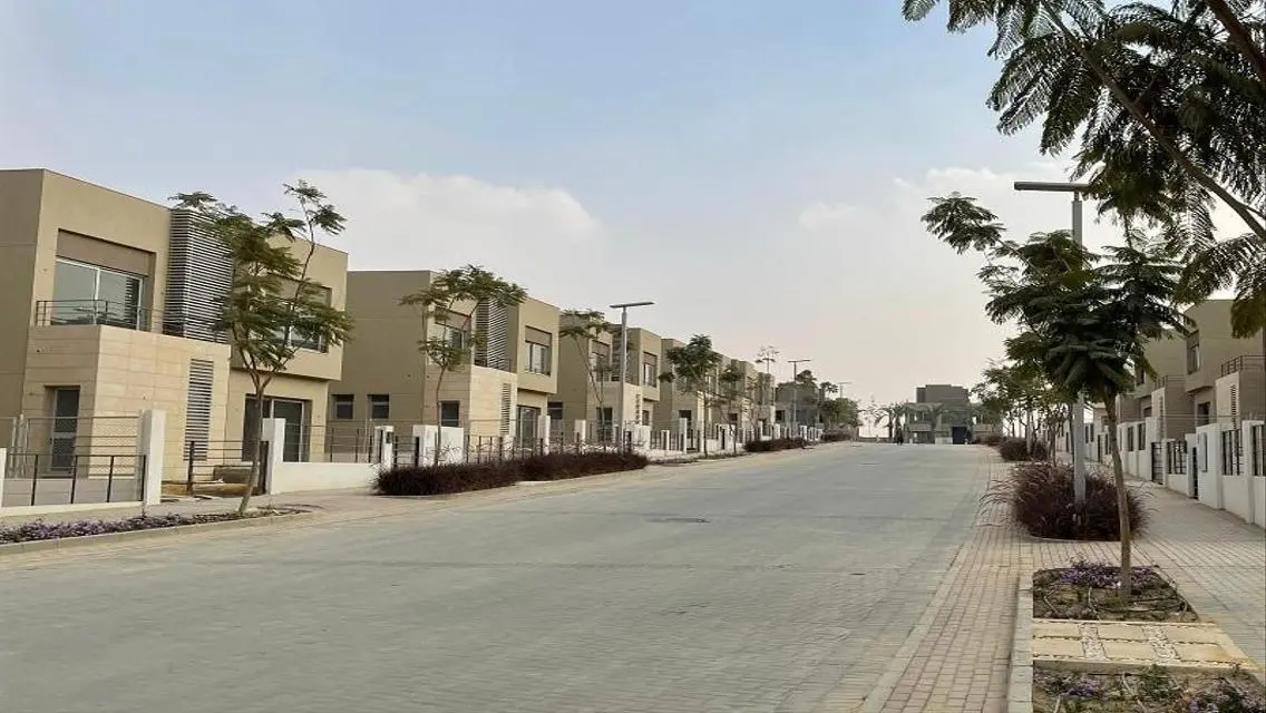 فيلا رائعة للبيع بمساحة متر مع حديقة ومسبح خاص