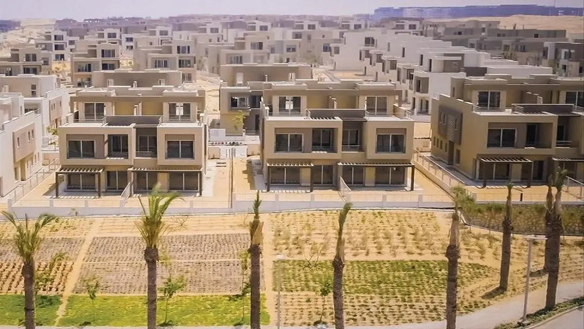 فيلا رائعة للبيع بمساحة متر مع حديقة ومسبح خاص