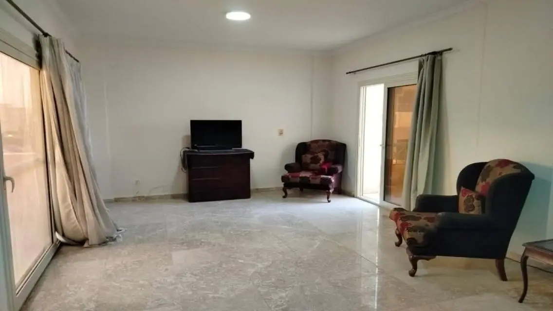 شقة رائعة للإيجار 6 غرف