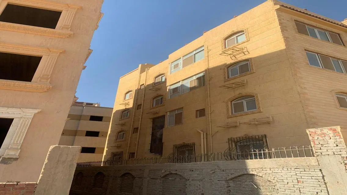 فيلا فاخرة مطلة على معلم رئيسي في قلب المدينة